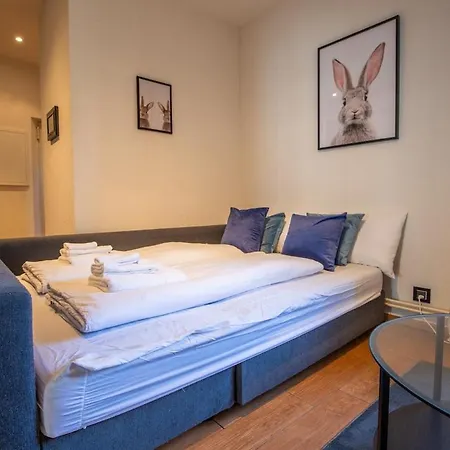 Special Roger F Rabbit 2 Apartment, Roche Towers, 10-star *