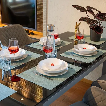Special Roger F Rabbit 2 Apartment, Roche Towers, 10-star